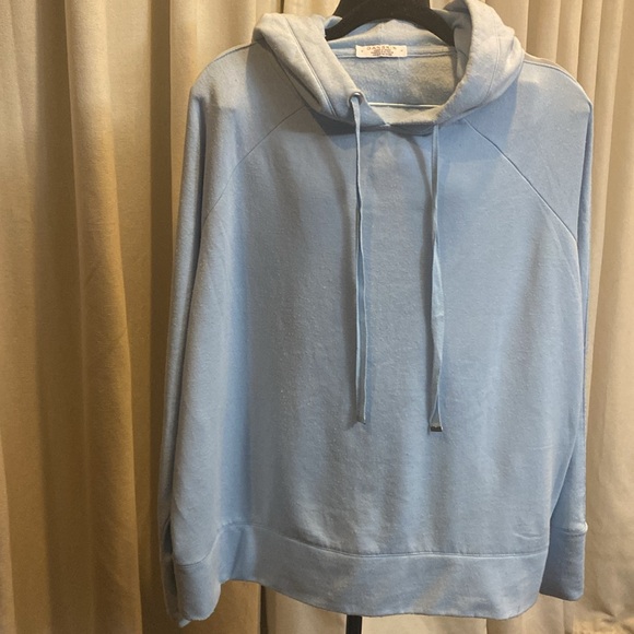 2 piece bundle, nimble sports bra, center of arm has small line of nylon - Picture 2 of 8